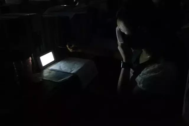 教育部@教育部暗访高中开学，已收到483条举报信息！学不下去时，请想想这三个人