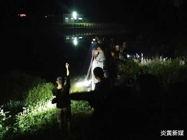 炎黄新媒|因为姐姐不让玩手机,砸了家具之后跳河身亡…青春期小孩该怎么管?
