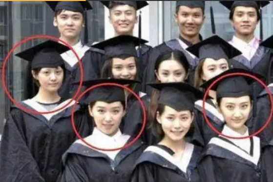 「郑爽」郑爽自称上大学时没人追,本以为太谦虚,看清旧照:打扰了!