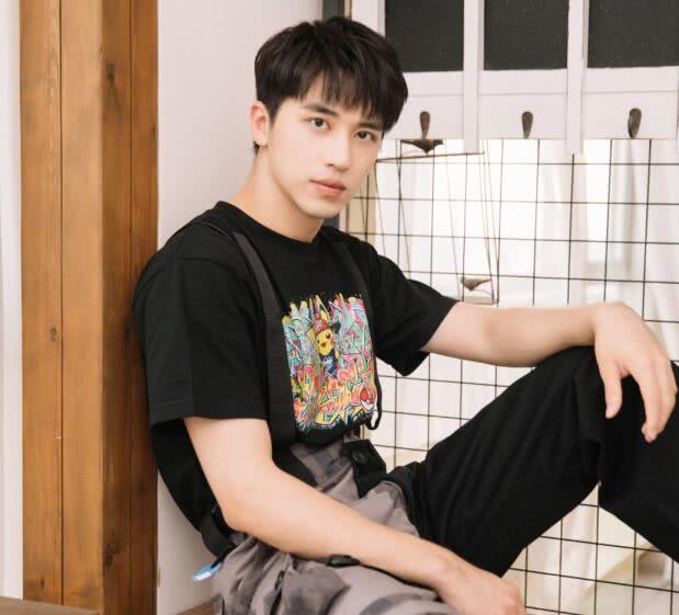 #黄景瑜#内讧？辱骂肖战王一博等9位艺人，黄景瑜大粉遭粉丝曝光聊天记录