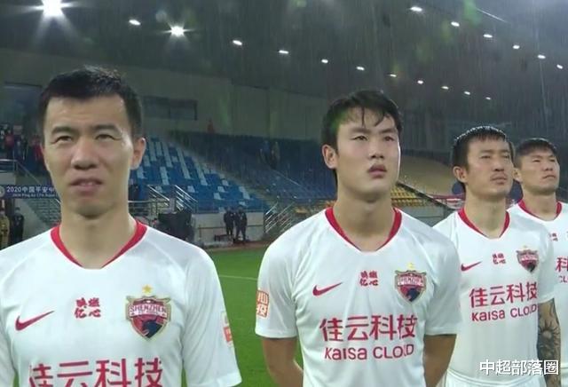 山东鲁能|超级失误！中超新贵送出大礼，意大利锋霸捡漏，鲁能雨战“获利”