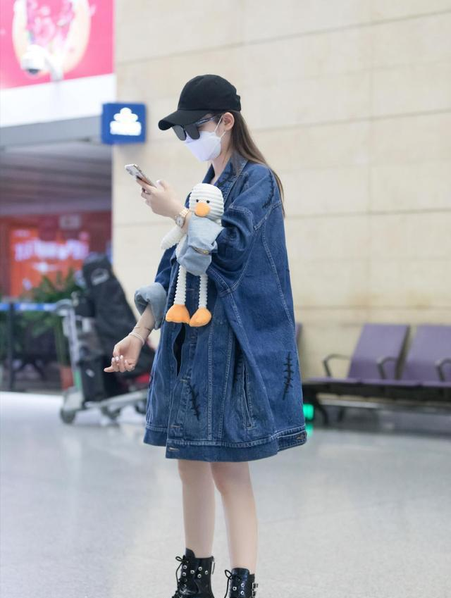 发型|戚薇气质有多好？黑色西装裙搭配高马尾，五百强CEO既视感