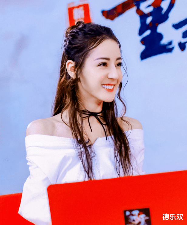 [迪丽热巴]迪丽热巴“睫毛”怕痒，眼线画在双眼皮内，看清效果，懵了！