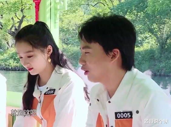 「关晓彤」郭麒麟遇上关晓彤，开口第一句的称呼亮了，连鹿晗都不曾叫过