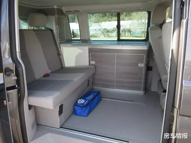 「房车」国内十分少见的大众升顶房车，上下两张床能住4人，带4驱油耗10L