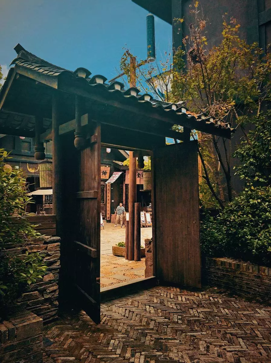 一处院门，美了整个院子。 ?