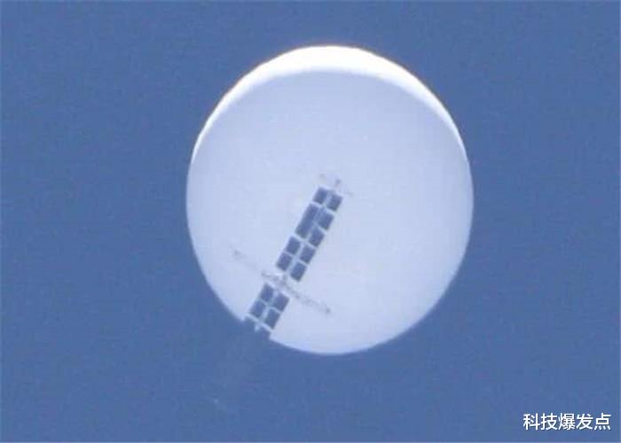 【日本】日本上空出现白色球状物，尾部与十字架相连接，自卫队靠近无果！