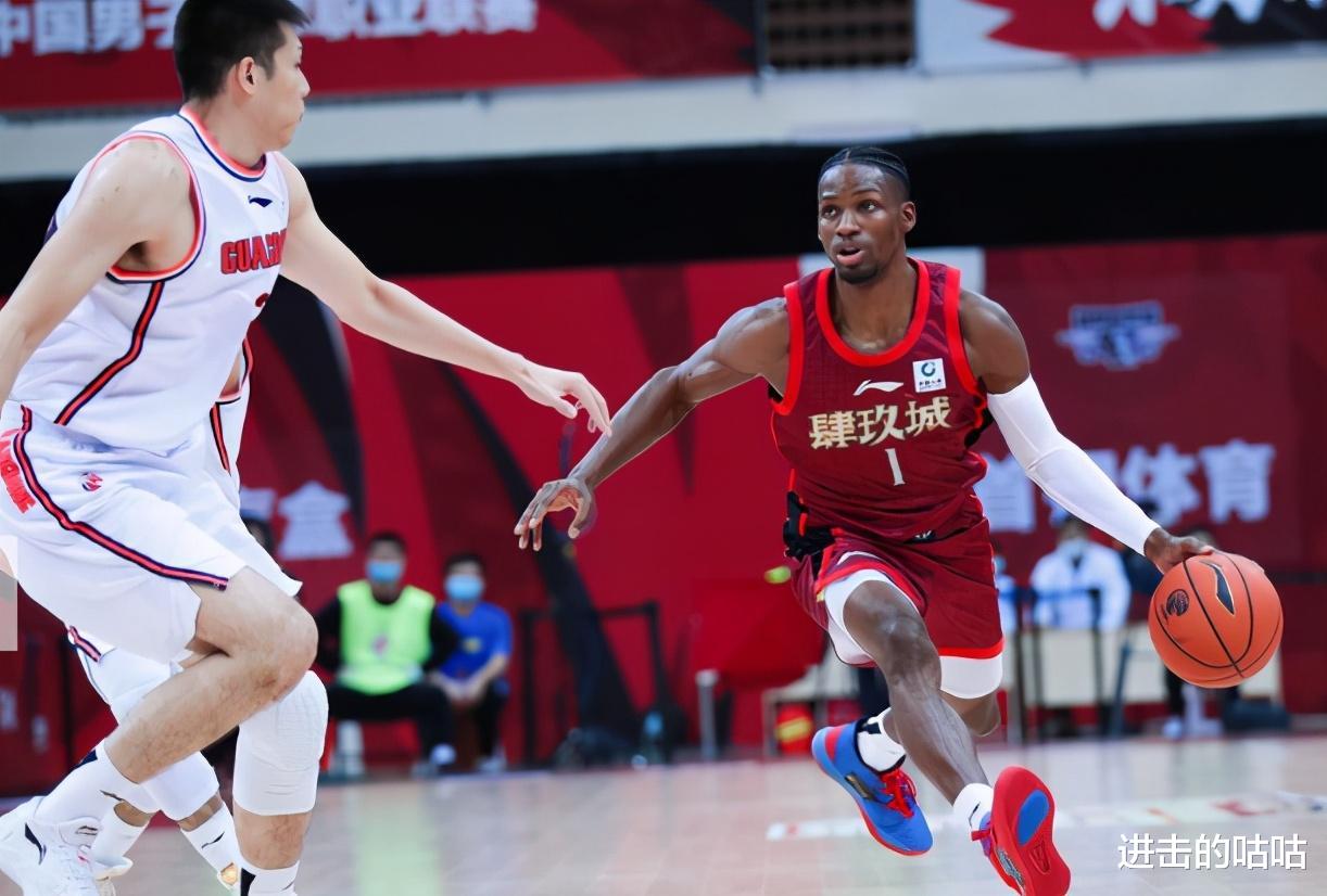 首钢集团|首钢遭遇三连败，亚洲第一中锋成典型，甩手掌柜频用奇兵！