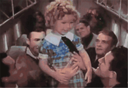 好莱坞|人间天使秀兰·邓波儿：成恋童者的“捕食”对象，揭露好莱坞黑暗