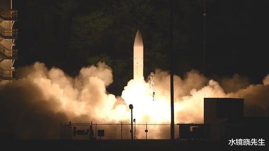 [高超音速]最新武器成功试飞后，美国却首次开口承认：和中国差距达8年