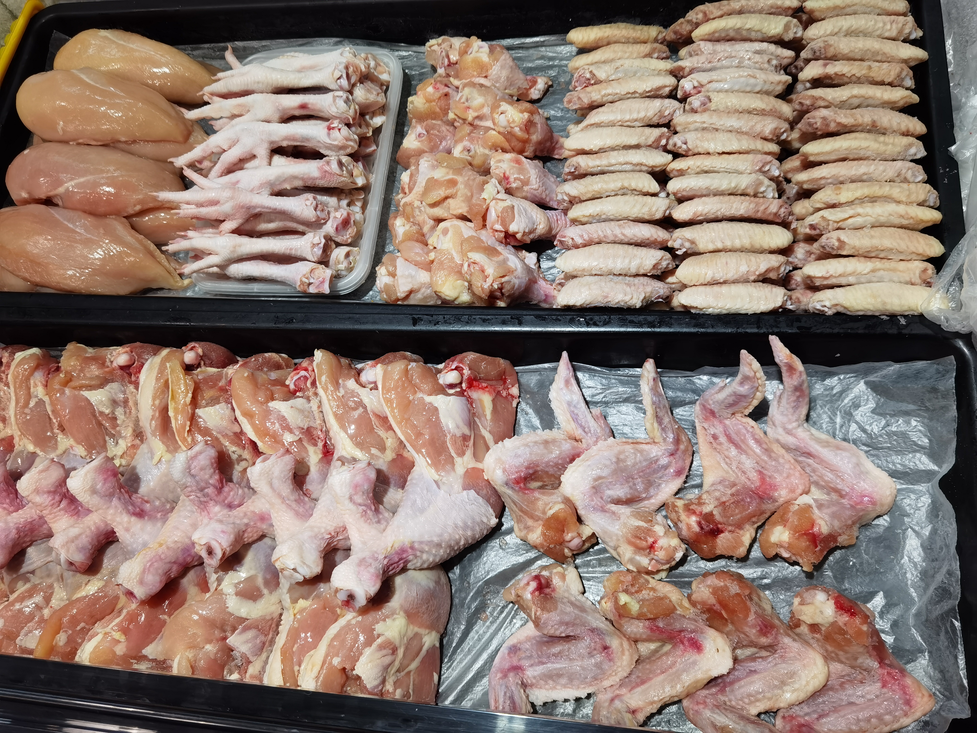 鸡翅▲市场上的冷冻鸡翅，都是从哪来的？超市员工说漏了嘴，看完你再买