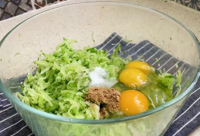 大剩 年夜菜提前练：脆炸萝卜丸子，素丸子酥脆不回软窍门，各个脆掉渣