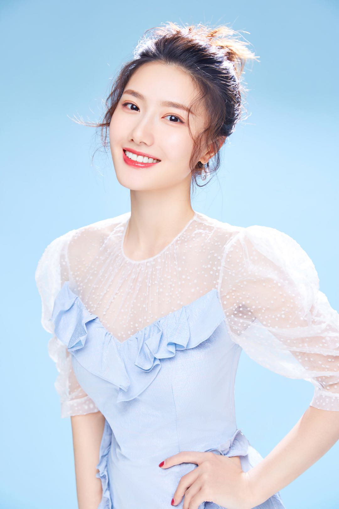 「吴佳煜」吴佳煜夏日《涂鸦》甜美爱情 全新单曲糖分爆表