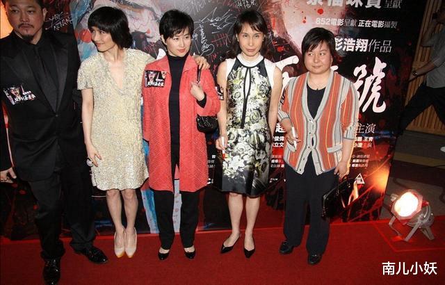 短发|何超琼换发型好精神，四姐妹同台她最显年轻靓丽，站C位不怒自威