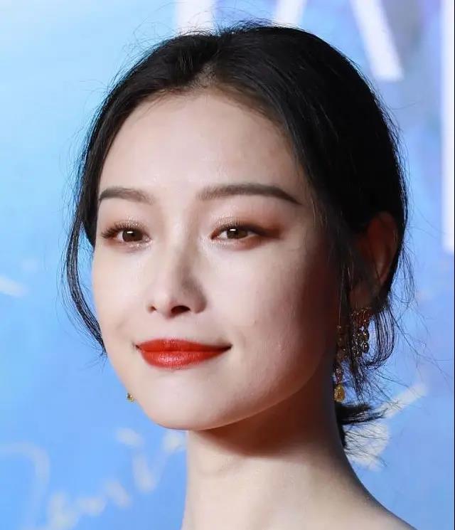 李宇春|女明星无修高清图:钟楚曦简直女版萧敬腾,李宇春真的有吓到我