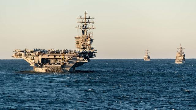 美国海军：美双航母罕见集结，千枚导弹随时待命，海峡东南部划定大片禁航区