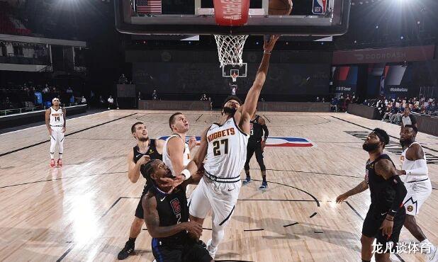 道格·里弗斯|小卡为何低迷?里弗斯赛后道出原因,球迷:终明白为何避开红队了