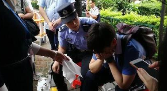 考试|17年前他偷走高考试卷，背下答案后考了515分被抓，他现状怎样？