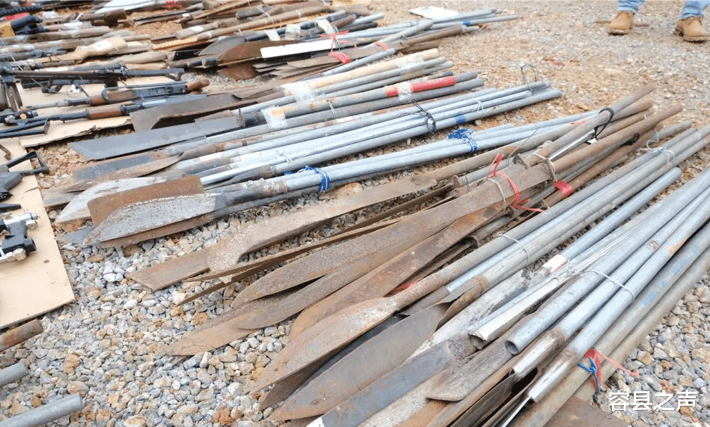 容县之声|场面震撼！广西警方集中销毁两万余件非法枪爆物品，熔枪800余支！