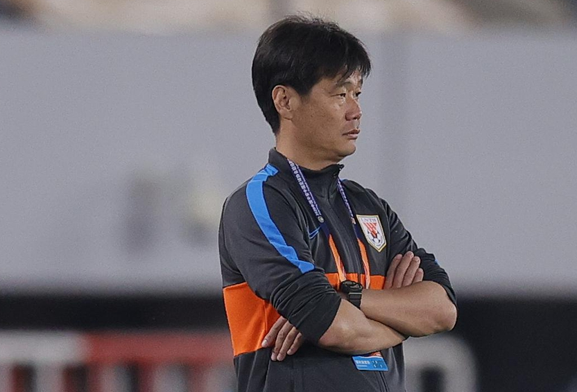 广州恒大|心有余悸！恒大鲁能赛后金敬道拉住艾克森嘱咐踢球别太狠！