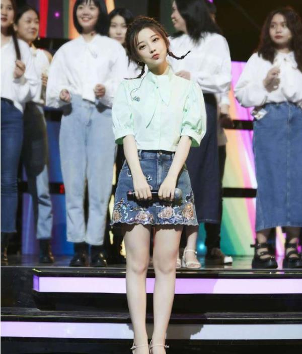 魏如萱|冯提莫九月高产挑战自我，四首新歌发布，网友：难怪可以完成蜕变