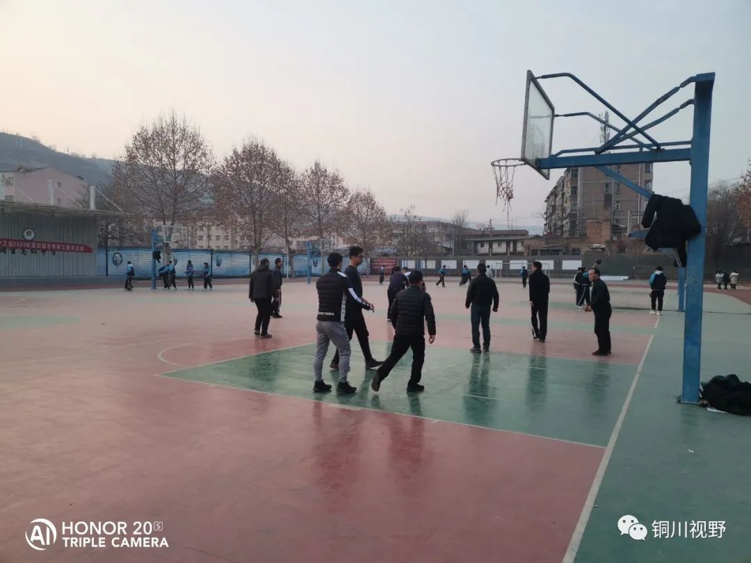 铜川周春辉 陕西铜川：王家河建中的校园