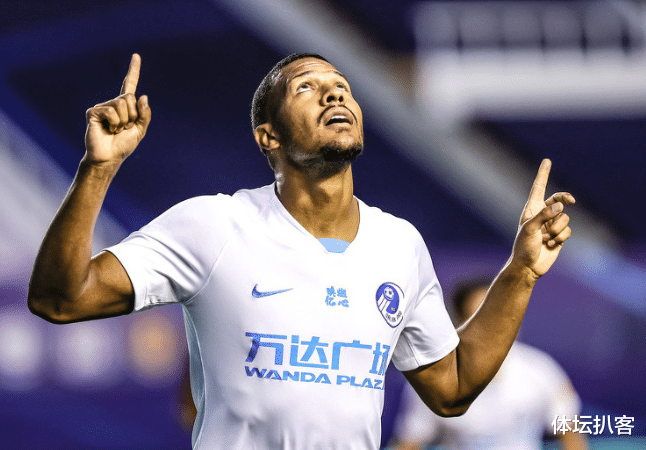 大连|4-0！中超垫底队变争4热门，踢出赛季最佳一战，1.5亿巨星独造4球