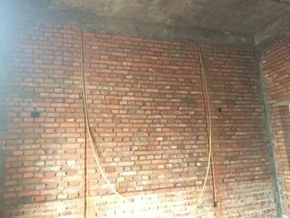 「」实拍丨外地农民工回乡盖自建房，三层主体不到40万全搞定