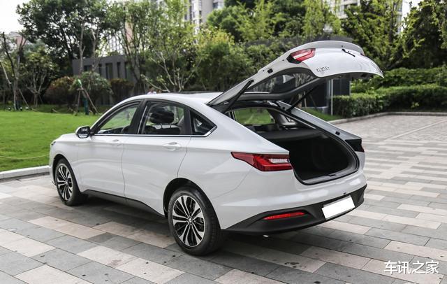 轿跑|8万多买轿跑，1.5T+四缸，长近5米跑高速不会累，关键还带电尾门