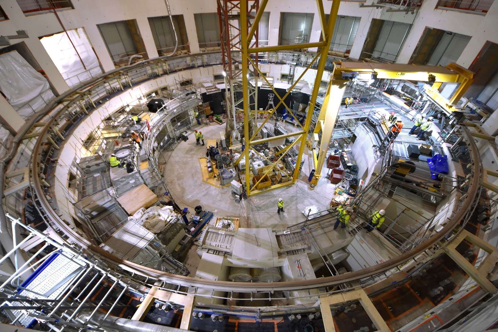 国际热核聚变实验堆▲中国参股建造的人造太阳：成本1773亿，设计建造32年却还是半成品