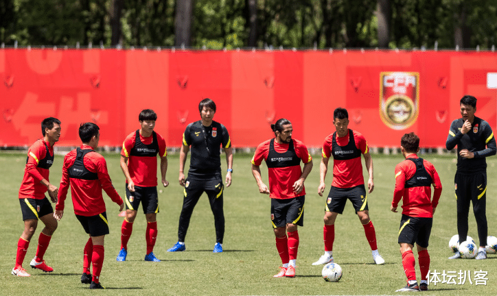 国足■李铁恐遇首败！申花将派最强阵容出战，世界级前锋考验国足防线