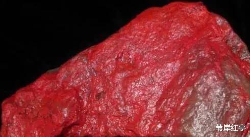 「文玩」姑娘带300万石头鉴宝，可见她信心十足，专家：我估价你别腿软