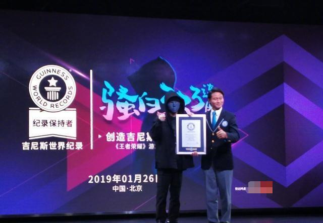 『骚白』斗鱼骚白无限期停播，声称长期失眠身体虚弱，人气降低或是主因