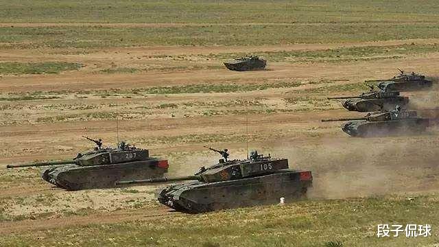 「交易」中国军工再获大单，这下M1A2彻底危险了，白宫：提醒装甲兵注意