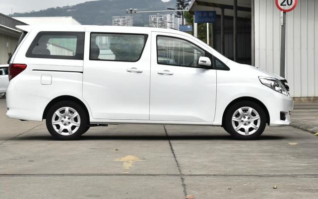 五菱宏光|不足5万拿下，大七座，档次不输宋MAX，直接放弃五菱宏光