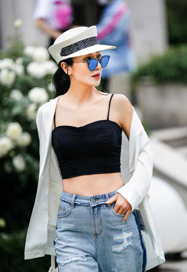 「赵雅芝」甩赵雅芝几条街的她，才是真的冻龄女神， 连儿子都称她为“老妖精”！