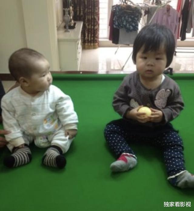 岳云鹏|岳云鹏9岁女儿越长越漂亮，爱妻从手术中恢复，一家四口羡煞旁人