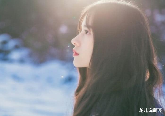 当跟异性一起吃饭时，如果有这些行为，那么可能就不是单纯的朋友关系了