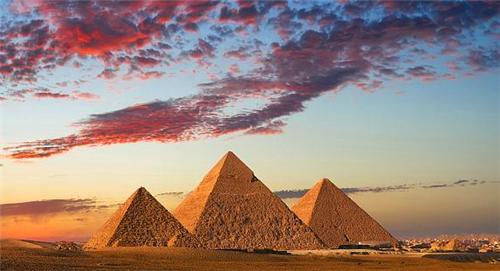 胡夫金字塔|金字塔建造于1901年？俄国科学家揭秘金字塔骗局，他有何证据？