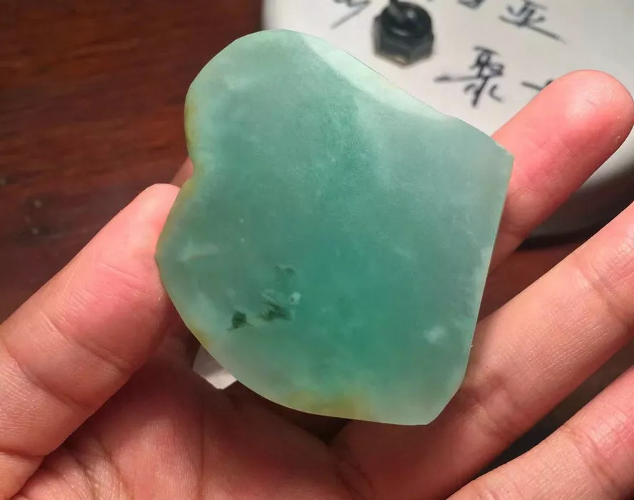 翡翠▲高端订制翡翠明料，经过玉雕大师之手后惊人蜕变，美到令人心醉！