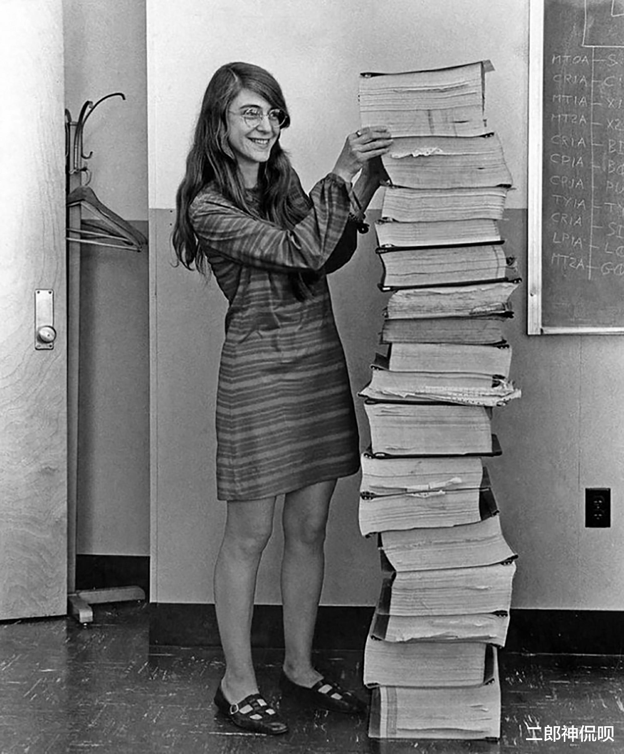 玛丽莲·梦露|历史上过目难忘瞬间：原子弹内部全是电线，图15为挣小费当人体模特的梦露