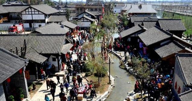 [古镇]陕西不收门票的古镇，营业额却比其它的旅游点更多，网友：真机智