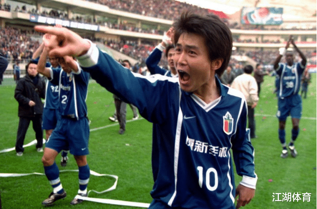 『申思』谁说中国足球无大师？他曾任意球KO小罗和齐达内，看呆梅西