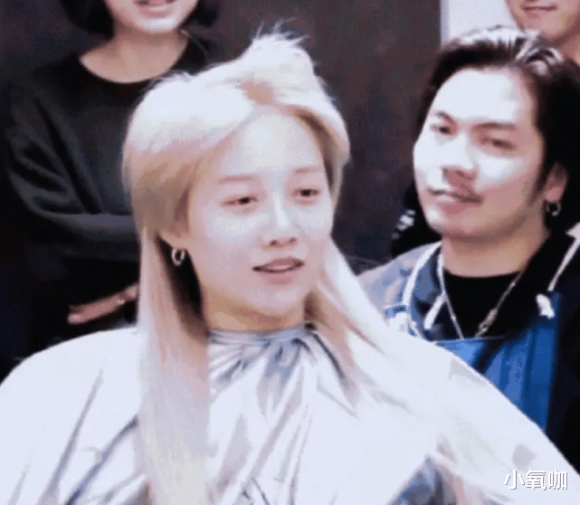 短发■有种“整容”叫刘雨昕接长发,与短发造型若两人,美到让人认不出