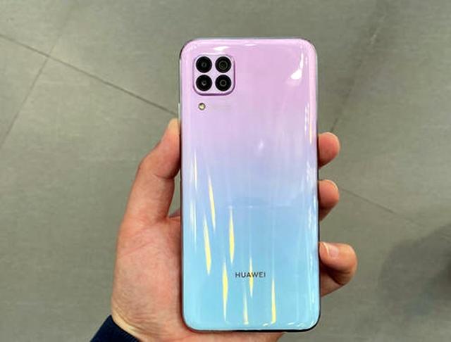 华为Nova|从2199跌至1499，8+128G+40W中端机，已沦为千元机