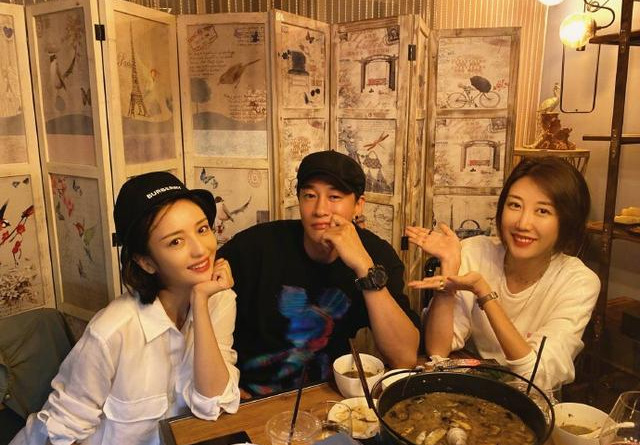 佟丽娅|佟丽娅深夜酒吧与帅哥牵手，发文澄清