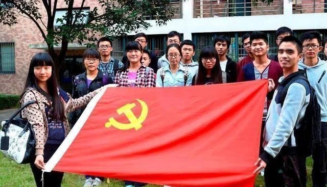 大学生|党员大学生和非党大学生，毕业十年后，过得怎么样
