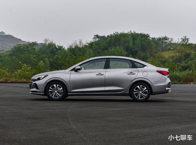 长安逸动|顶配不到10万的国产车，同级中罕有对手，全系四缸引擎，油耗5.9L