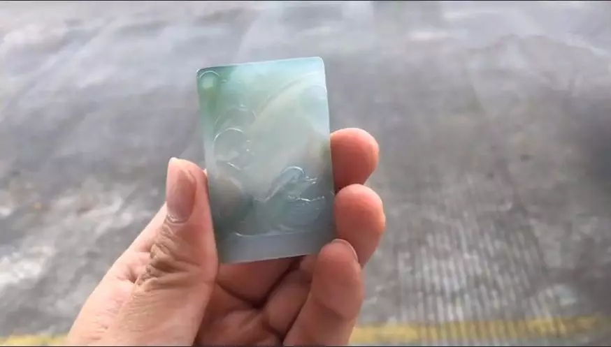 []南齐精美小原石，被大师雕刻出一对鸳鸯戏水，成品相当完美可人！