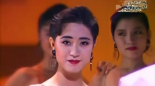 陳法蓉54歲旗袍造型驚艷，當年參選港姐身材亮眼-圖2